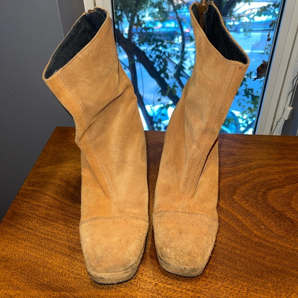 Free people platform 70s booties. Tan suede. Size 7.5. - Picture 2 of 4